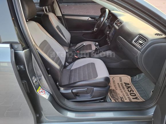 Volkswagen Jetta 1.6 TDi Comfortline 2012 Model