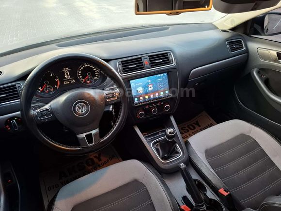 Volkswagen Jetta 1.6 TDi Comfortline 2012 Model