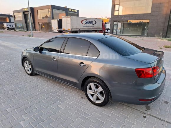 Volkswagen Jetta 1.6 TDi Comfortline 2012 Model