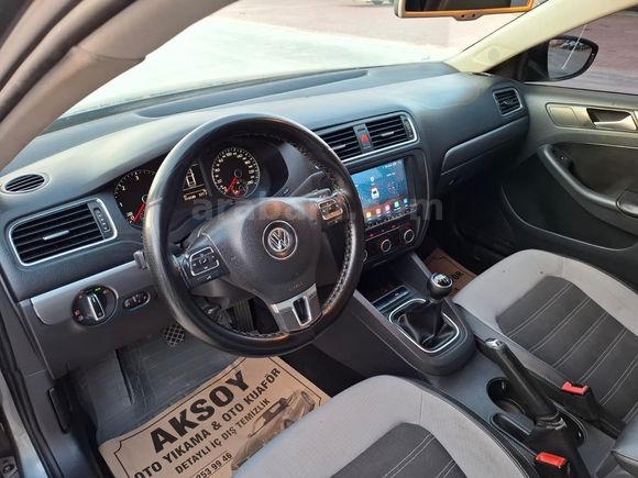 Volkswagen Jetta 1.6 TDi Comfortline 2012 Model