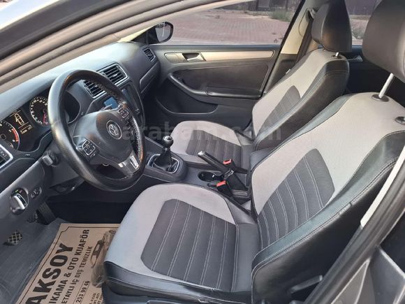 Volkswagen Jetta 1.6 TDi Comfortline 2012 Model