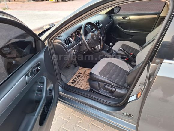 Volkswagen Jetta 1.6 TDi Comfortline 2012 Model