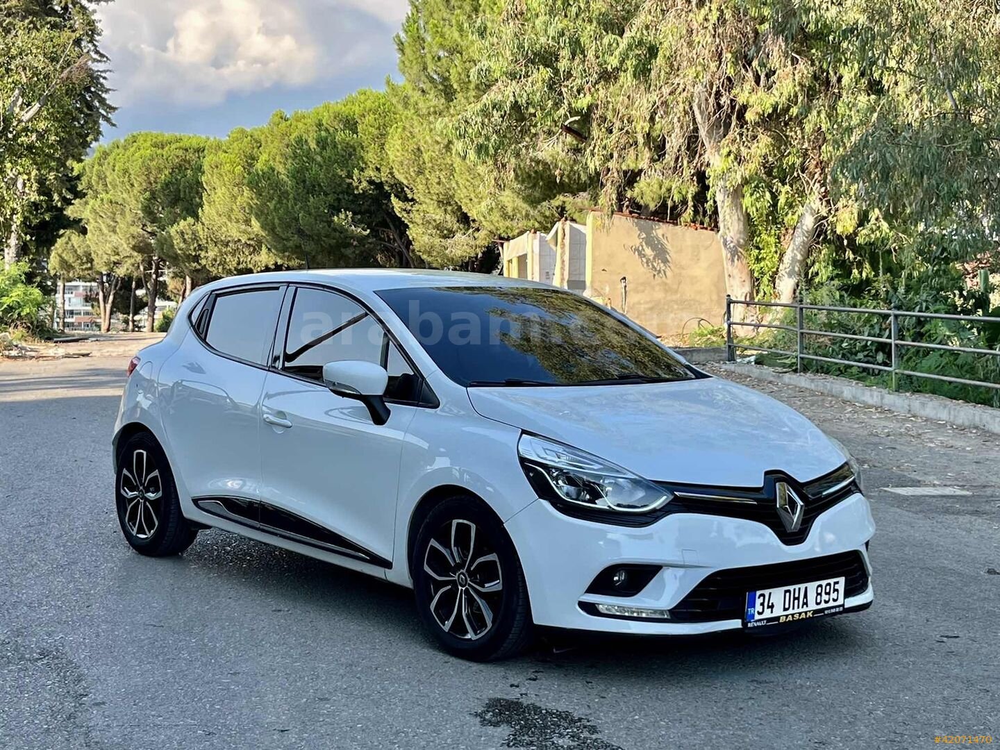Galeriden Renault Clio 1.5 dCi Touch 2017 Model Antalya 135.700 km Beyaz 2