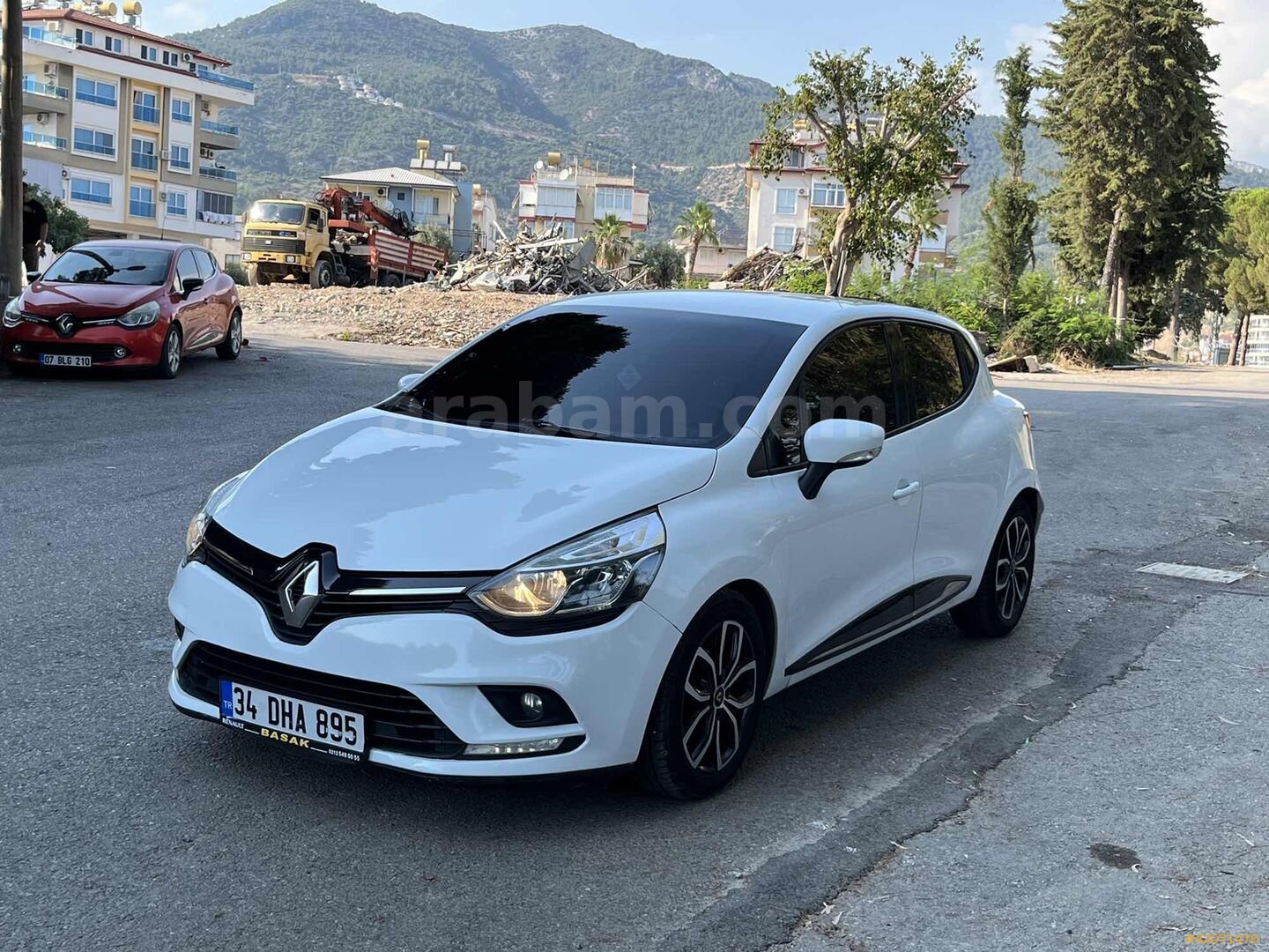 Galeriden Renault Clio 1.5 dCi Touch 2017 Model Antalya 135.700 km Beyaz 3