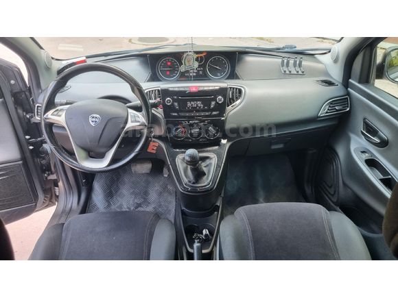 Sahibinden Lancia Ypsilon 0.9 2014 çıkışlıl Balıkesir