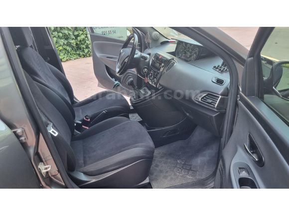 Sahibinden Lancia Ypsilon 0.9 2014 çıkışlıl Balıkesir
