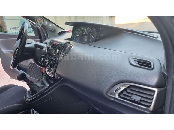Sahibinden Lancia Ypsilon 0.9 2014 çıkışlıl Balıkesir