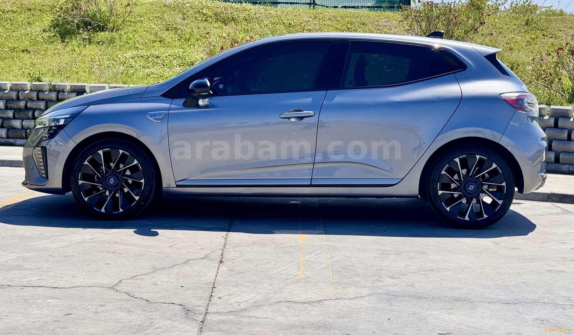 Galeriden Renault Clio 1.0 TCe Techno Esprit Alpine 2024 Model İstanbul 27.000 km Gri 3