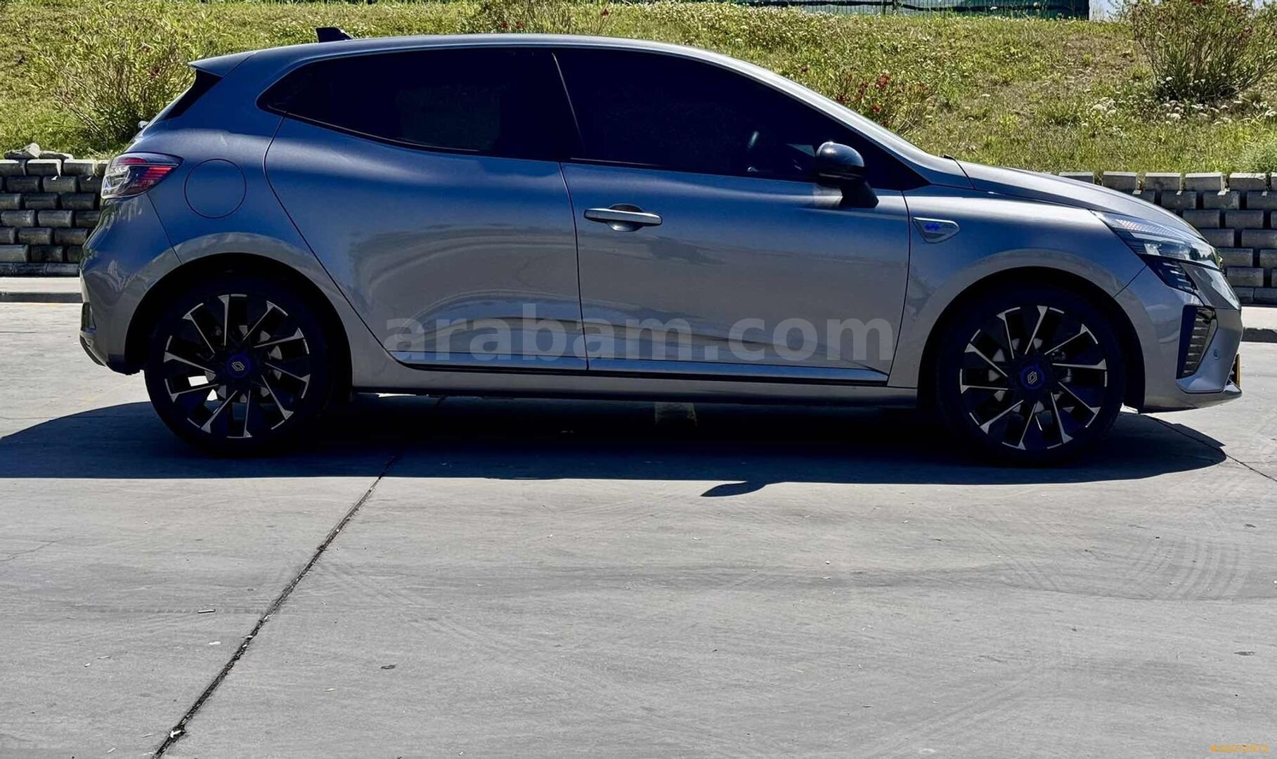 Galeriden Renault Clio 1.0 TCe Techno Esprit Alpine 2024 Model İstanbul 27.000 km Gri 7