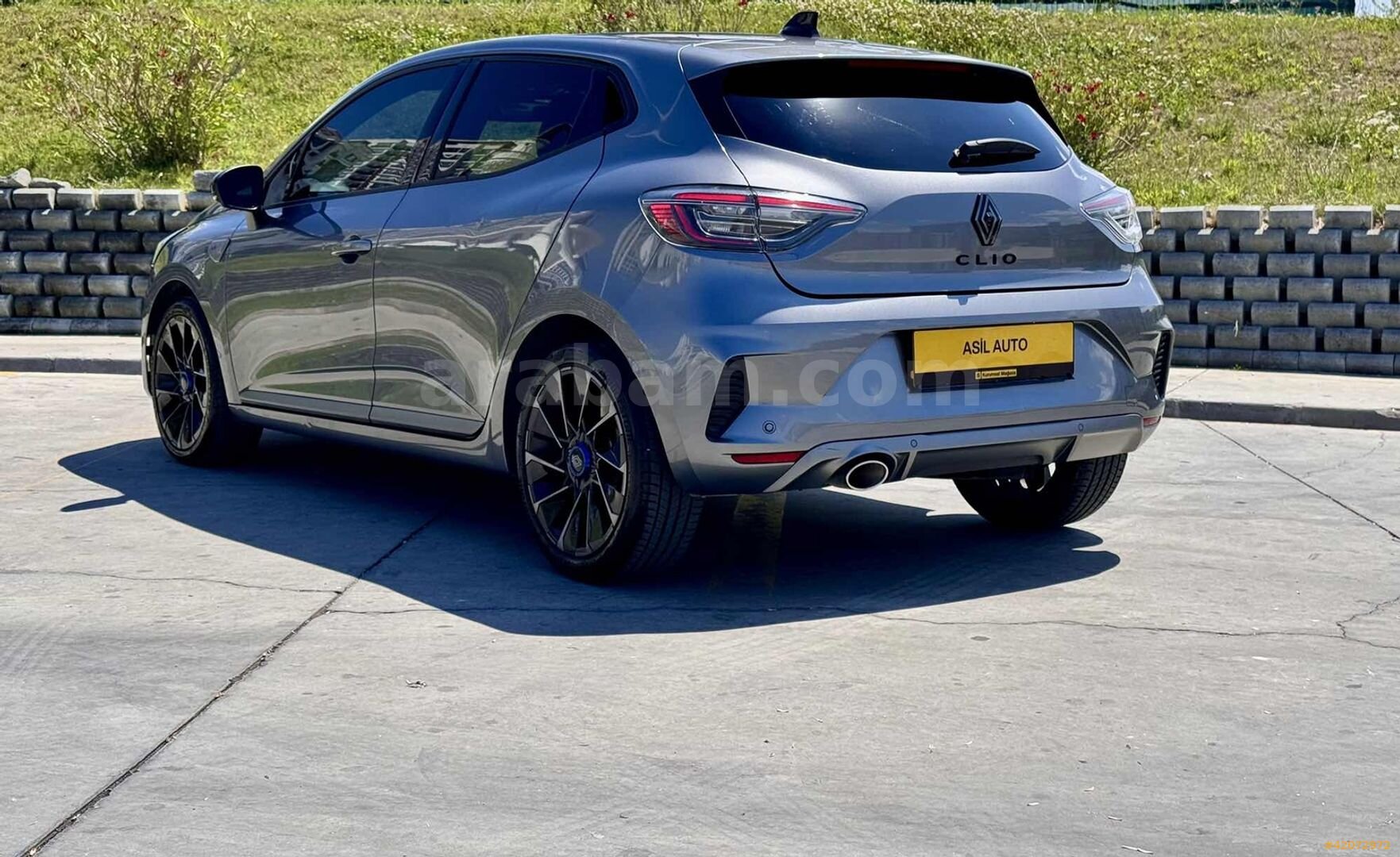 Galeriden Renault Clio 1.0 TCe Techno Esprit Alpine 2024 Model İstanbul 27.000 km Gri 4