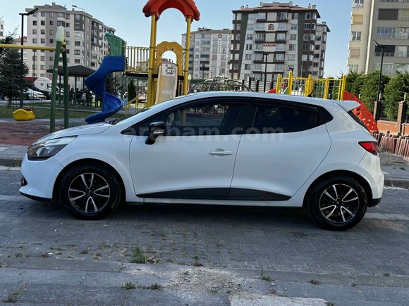 SEÇ OTOMOTİVDEN 2015 CLİO TOUCH DONANIMLI HATASIZ 194.000 KM