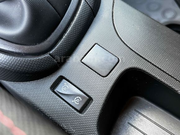 SEÇ OTOMOTİVDEN 2015 CLİO TOUCH DONANIMLI HATASIZ 194.000 KM