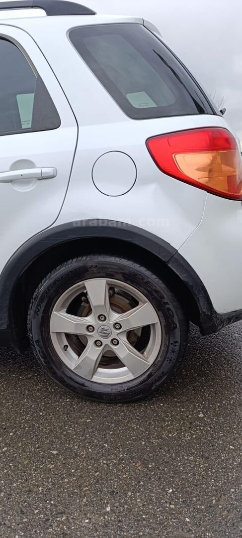 Sahibinden Suzuki SX4 GLX 2012 Model Batman 93.600 km Beyaz 3