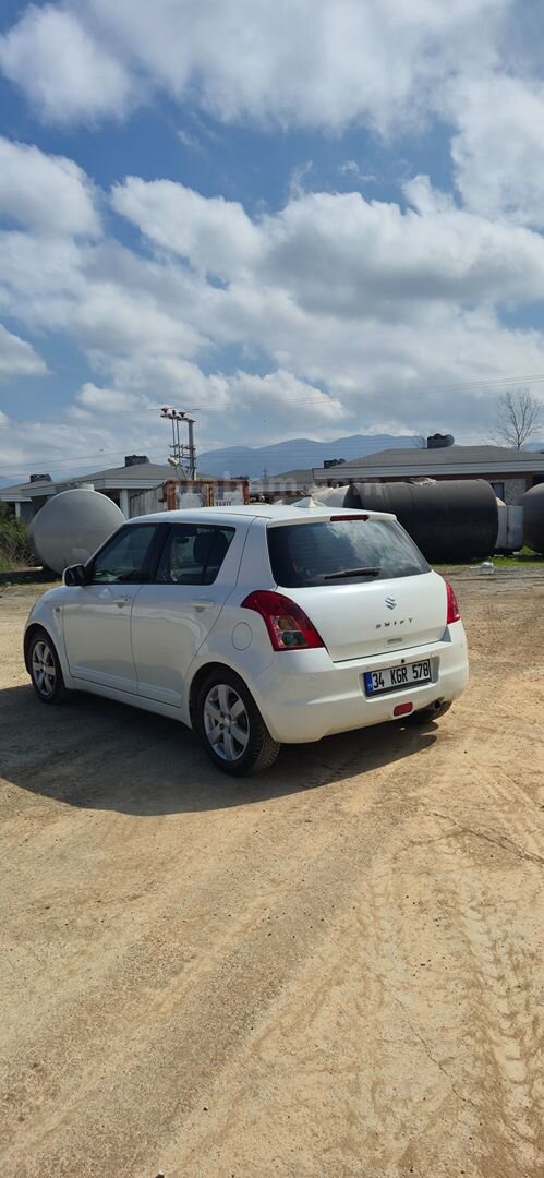 Sahibinden Suzuki Swift 1.5 AT 2010 Model Kocaeli 174.000 km Beyaz 4