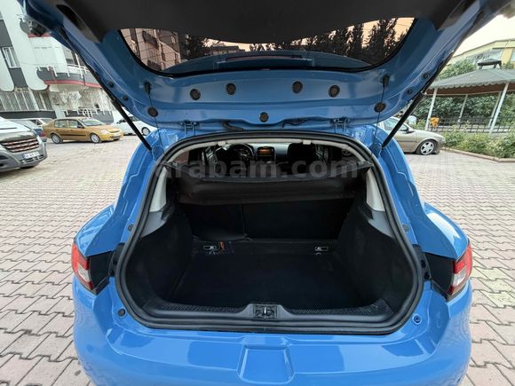  Renault Clio 0.9 TCe Touch 2013 Model