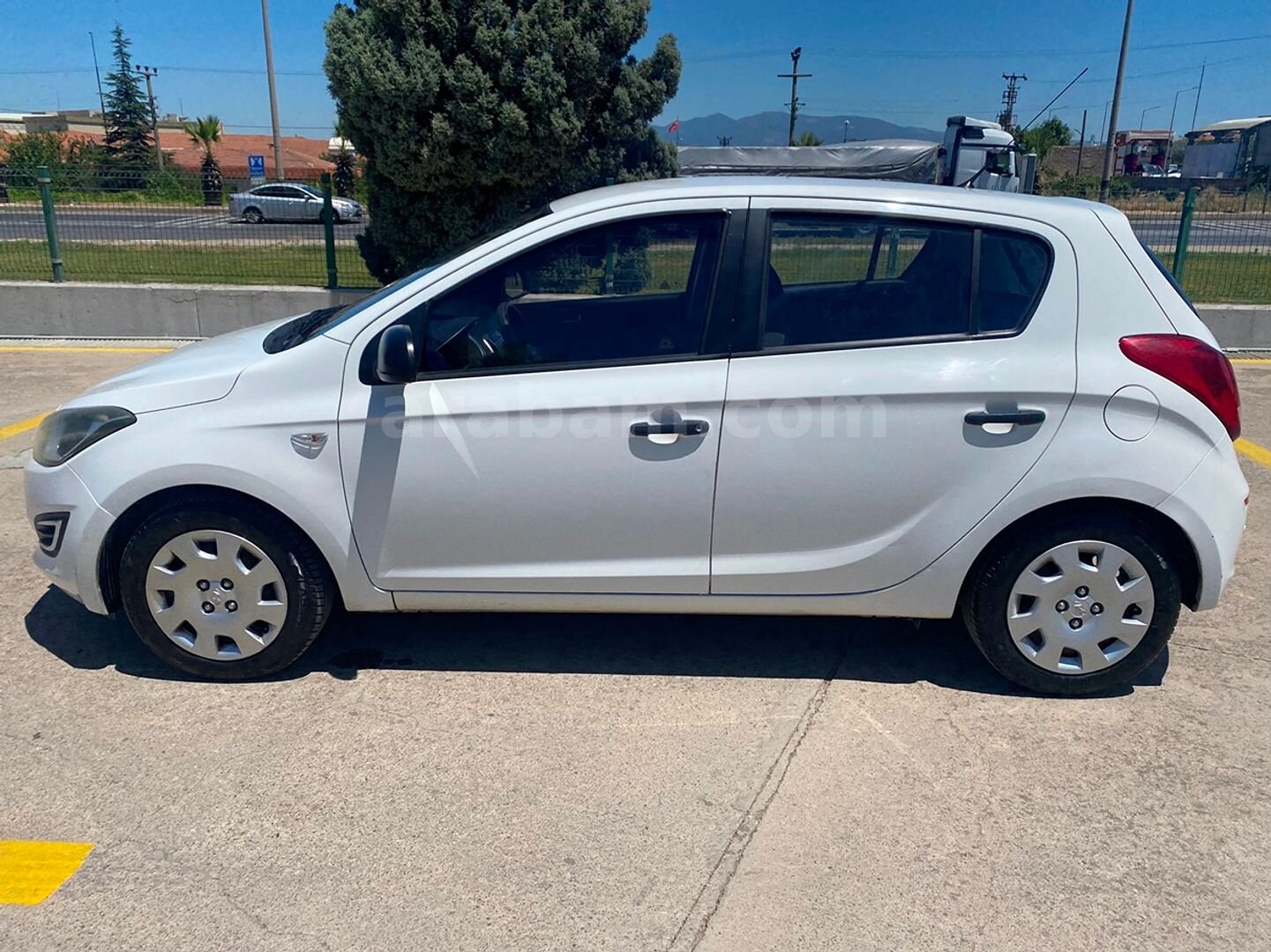 Galeriden Hyundai i20 1.2 D-CVVT Jump 2013 Model İzmir 74.000 km Beyaz 3