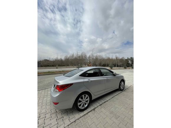 Sahibinden Hyundai Accent Blue 1.4 CVVT Mode Plus 2013 Model 