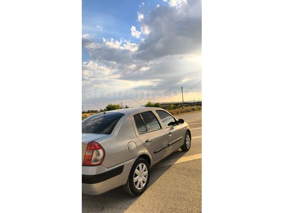 Temiz,diri,klimalı 2005 Clio 1.5 DCI 241.500km
