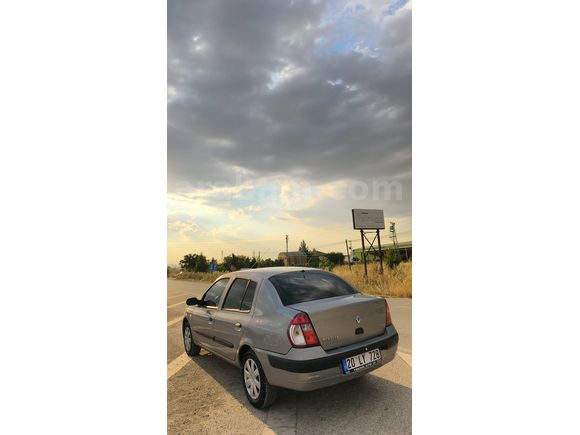 Temiz,diri,klimalı 2005 Clio 1.5 DCI 241.500km