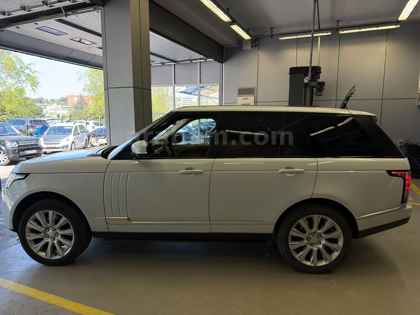 Galeriden Land Rover Range 3.0 TDV6 Vogue 2015 Model İstanbul 237.000 km Beyaz 3