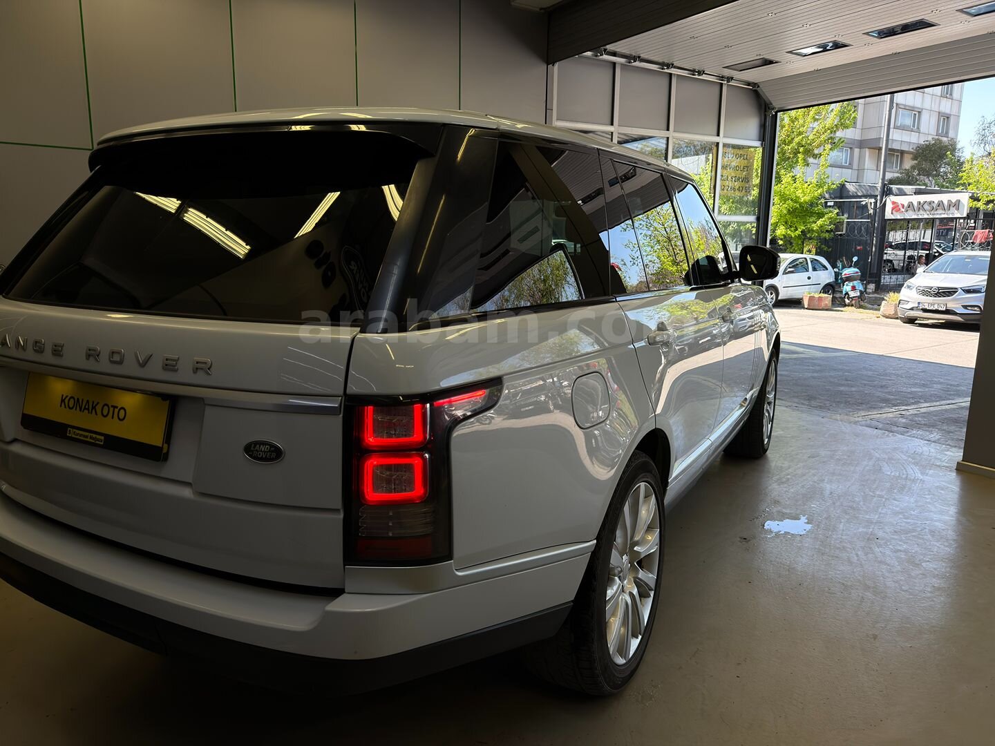 Galeriden Land Rover Range 3.0 TDV6 Vogue 2015 Model İstanbul 237.000 km Beyaz 7