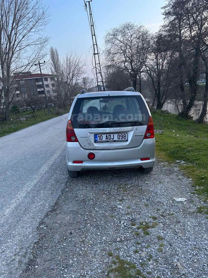 Sahibinden Daihatsu YRV 1.3 Plus 2006 Model Balıkesir 300.000 km Gri (Gümüş) 3