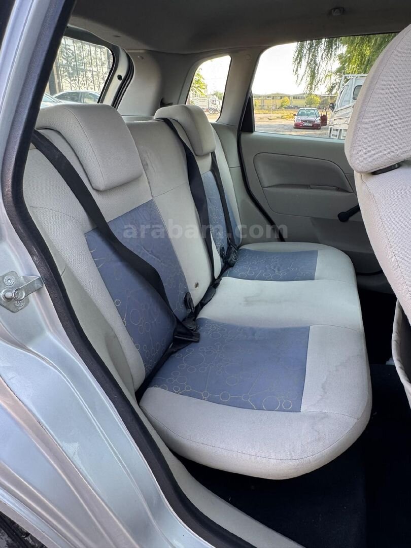 Galeriden Ford Fiesta 1.4 TDCi Comfort 2006 Model Aksaray 300.000 km Gri (Gümüş) 6