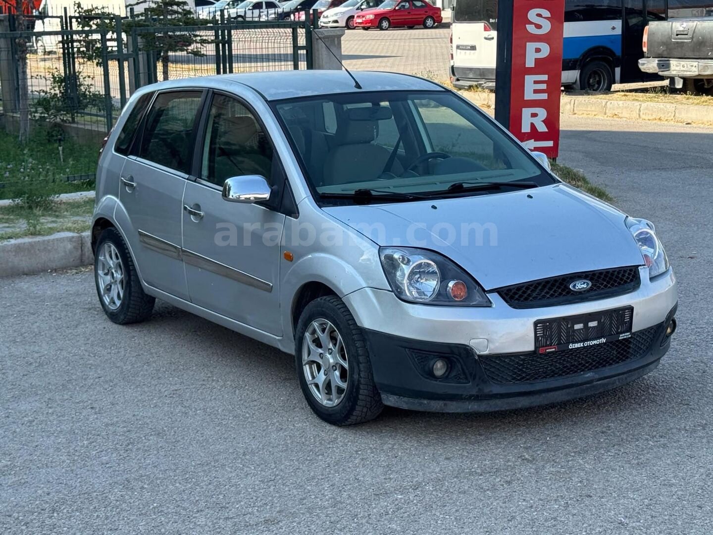 Galeriden Ford Fiesta 1.4 TDCi Comfort 2006 Model Aksaray 300.000 km Gri (Gümüş) 4