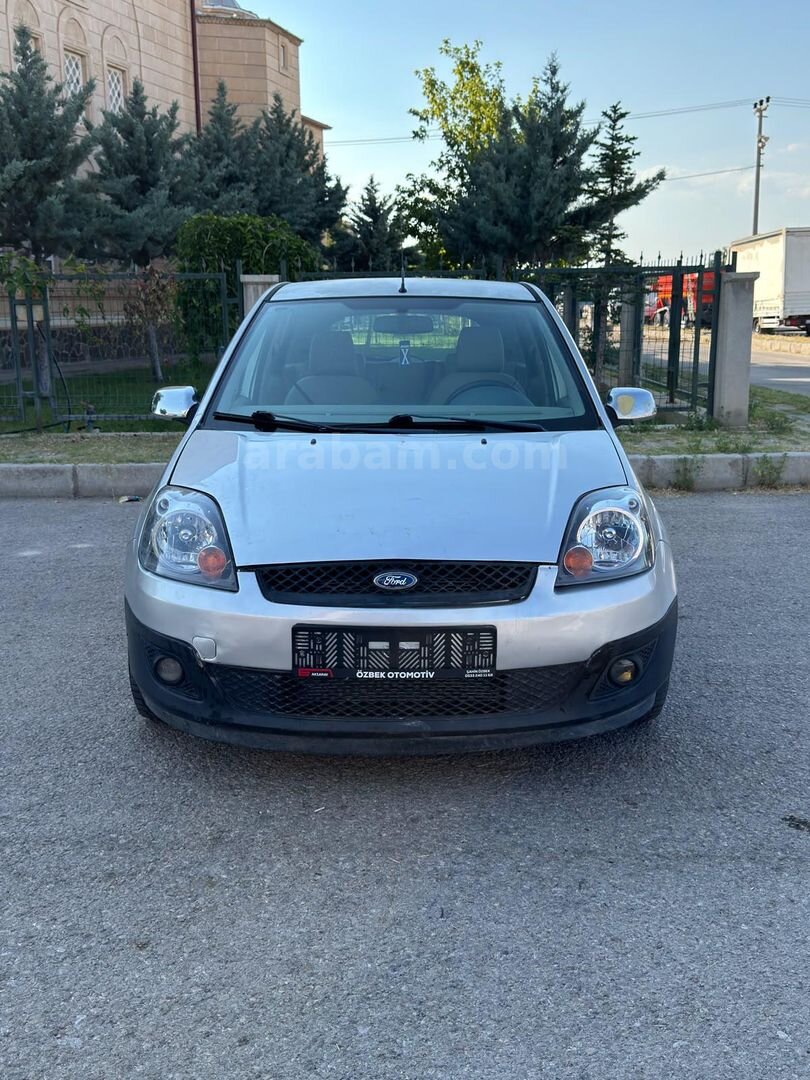 Galeriden Ford Fiesta 1.4 TDCi Comfort 2006 Model Aksaray 300.000 km Gri (Gümüş) 3