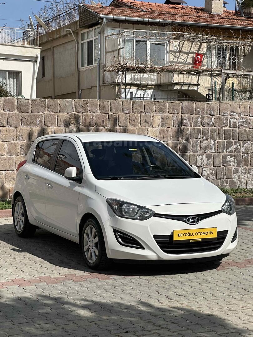 Galeriden Hyundai i20 1.2 D-CVVT Sense 2012 Model Nevşehir 190.000 km Beyaz 6