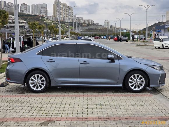 FULL YETKİLİ SERVİS BAKIMLI 98 BİN KM DE ÇOK TEMİZ.