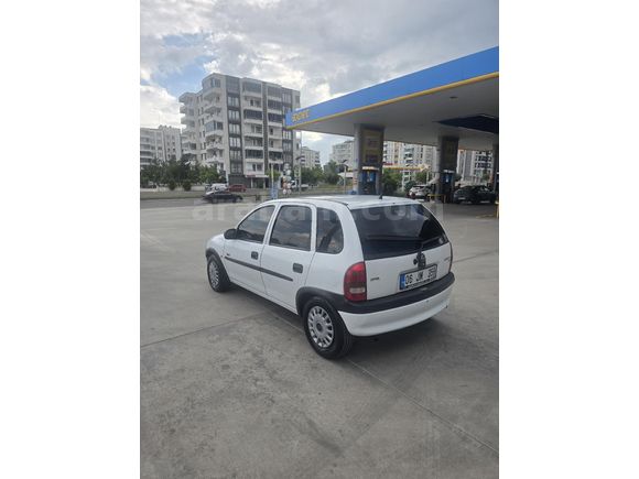 Memurdan Opel Corsa 1.4 GLS 2000 Model