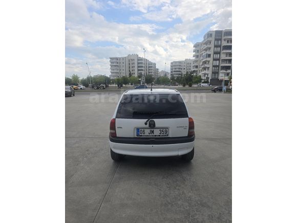 Memurdan Opel Corsa 1.4 GLS 2000 Model