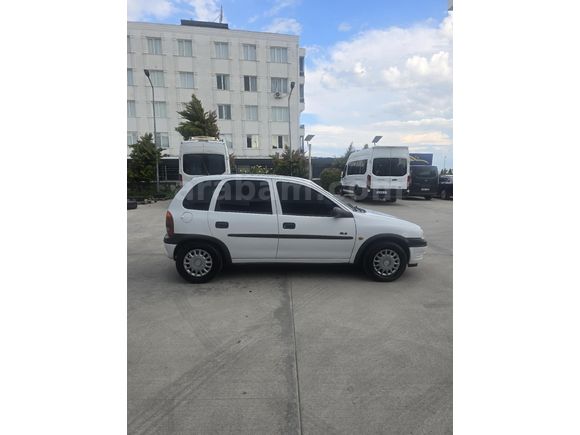 Memurdan Opel Corsa 1.4 GLS 2000 Model