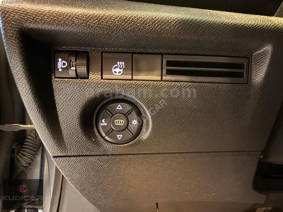 2023 MODEL 23.000 KM e-C4 SHİNE BOLD