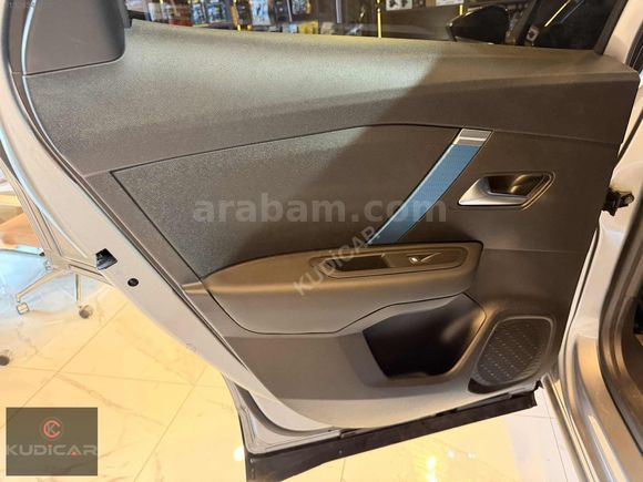 2023 MODEL 23.000 KM e-C4 SHİNE BOLD