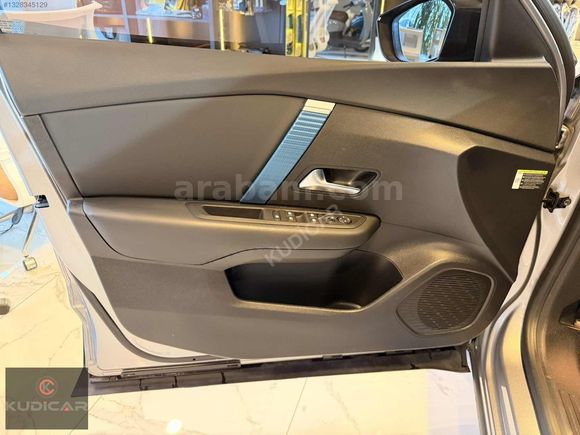 2023 MODEL 23.000 KM e-C4 SHİNE BOLD