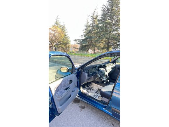 Sahibinden Renault Megane 1.6 RNA 2000 Model