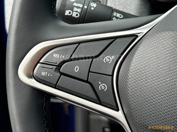 2025 CLİO 1.0 TCE EVOLUTİON GRS2*BOYASIZ 8.900KM G.GÖRÜŞ*CARPLAY