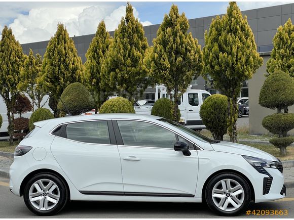 2025 CLİO 1.0 TCE EVOLUTİON GRS2*BOYASIZ 8.900KM G.GÖRÜŞ*CARPLAY