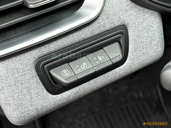 2025 CLİO 1.0 TCE EVOLUTİON GRS2*BOYASIZ 8.900KM G.GÖRÜŞ*CARPLAY