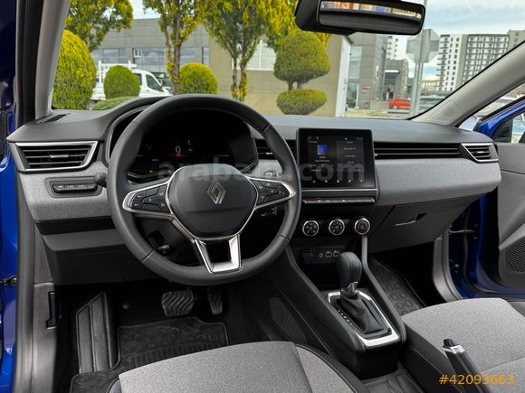 2025 CLİO 1.0 TCE EVOLUTİON GRS2*BOYASIZ 8.900KM G.GÖRÜŞ*CARPLAY