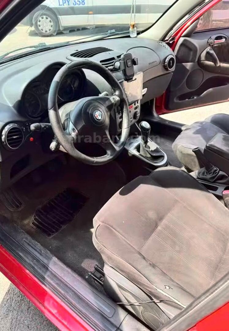 Galeriden Alfa Romeo 147 1.6 TS Black Line 2006 Model Siirt 227.000 km Kırmızı 7