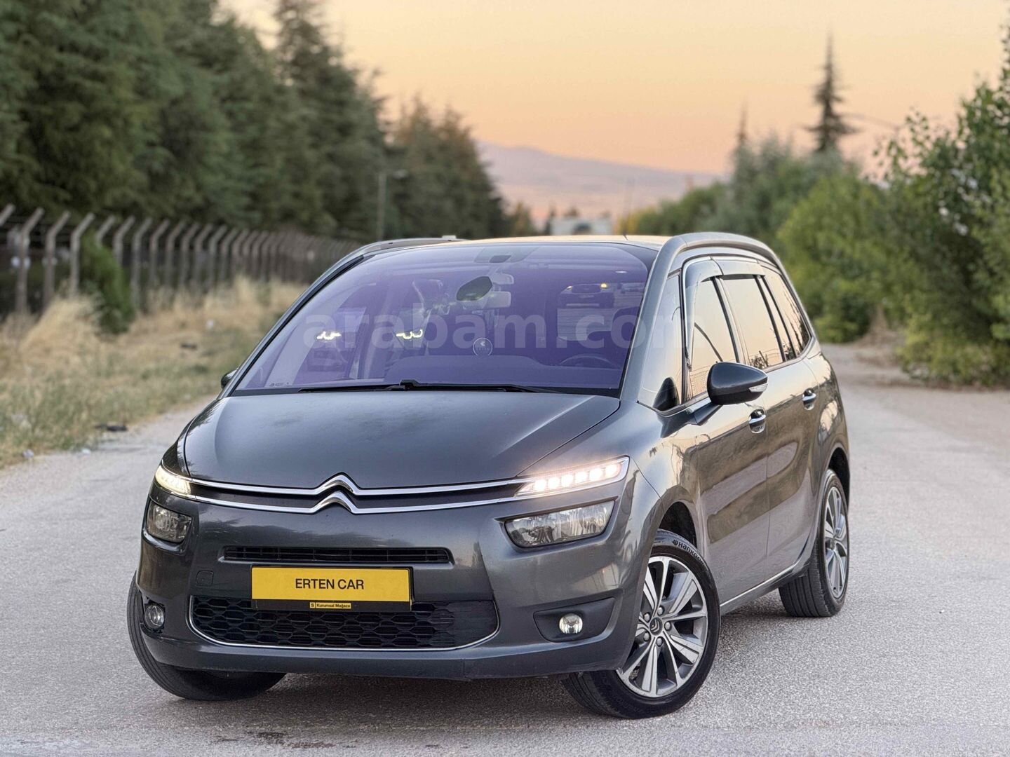 Galeriden Citroen C4 Picasso 1.6 e-HDi Intensive 2015 Model Eskişehir 194.000 km Gri 2
