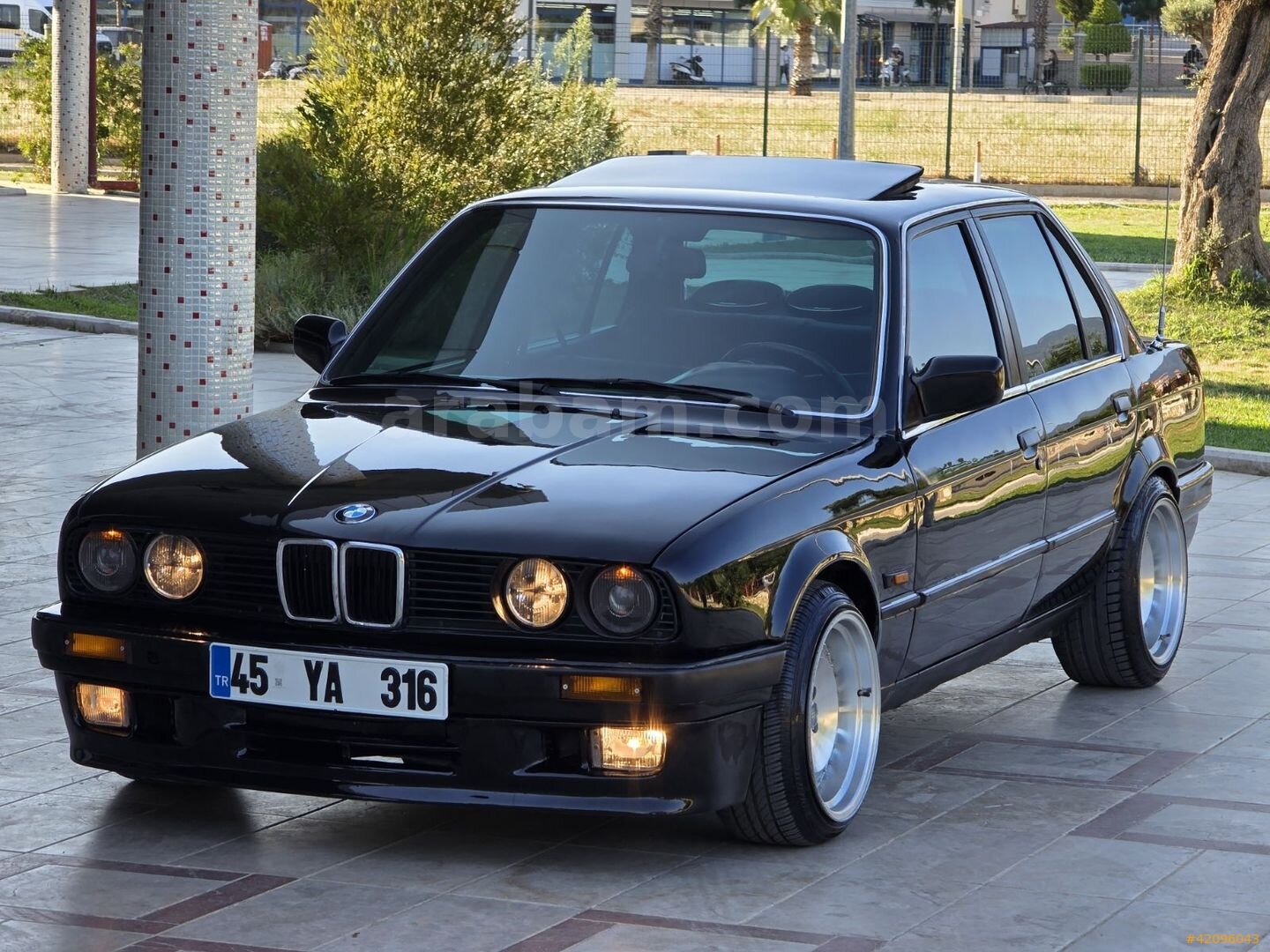 Galeriden BMW 3 Serisi 318i Standart 1989 Model İzmir 252.000 km Siyah 4