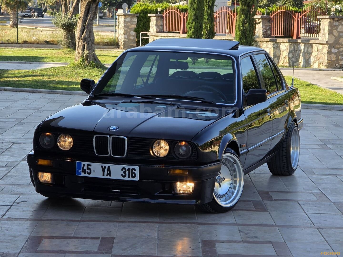 Galeriden BMW 3 Serisi 318i Standart 1989 Model İzmir 252.000 km Siyah 2