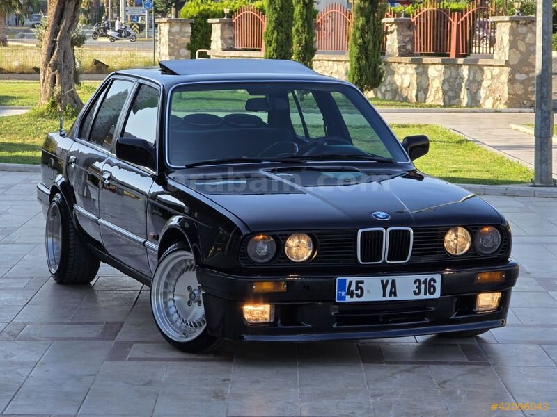 Galeriden BMW 3 Serisi 318i Standart 1989 Model İzmir 252.000 km Siyah
