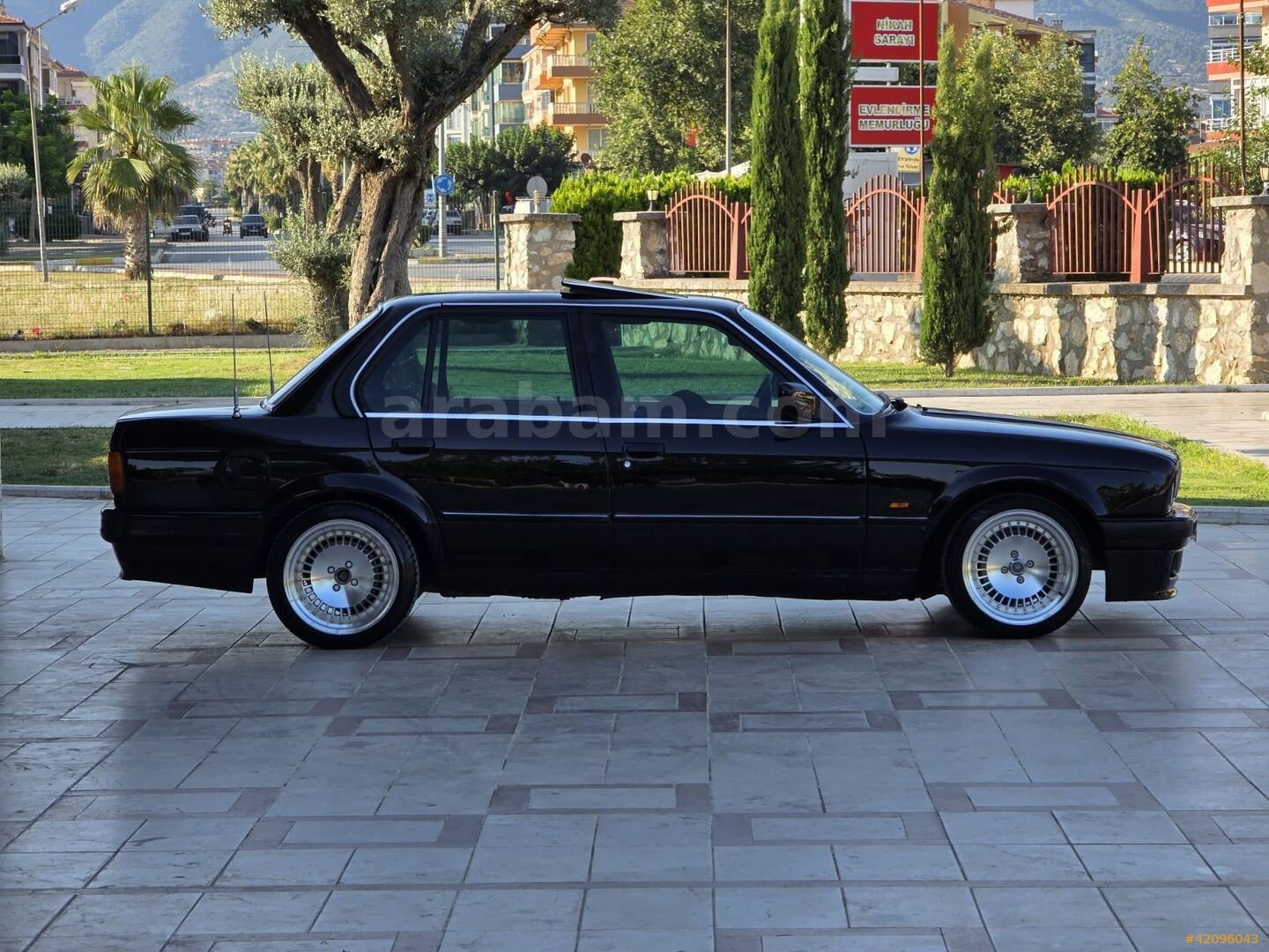 Galeriden BMW 3 Serisi 318i Standart 1989 Model İzmir 252.000 km Siyah 7