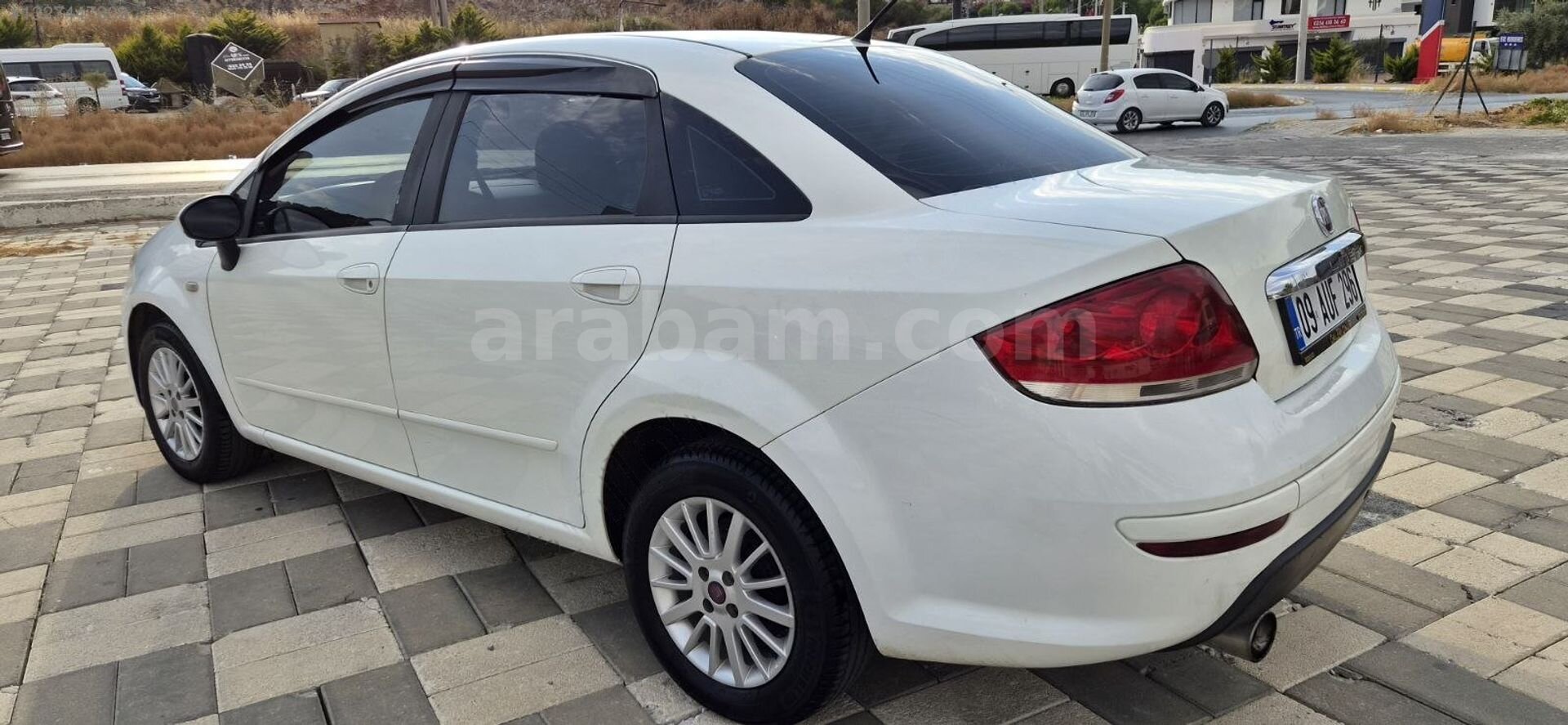 Galeriden Fiat Linea 1.3 Multijet Pop 2013 Model Aydın 228.000 km Beyaz 4