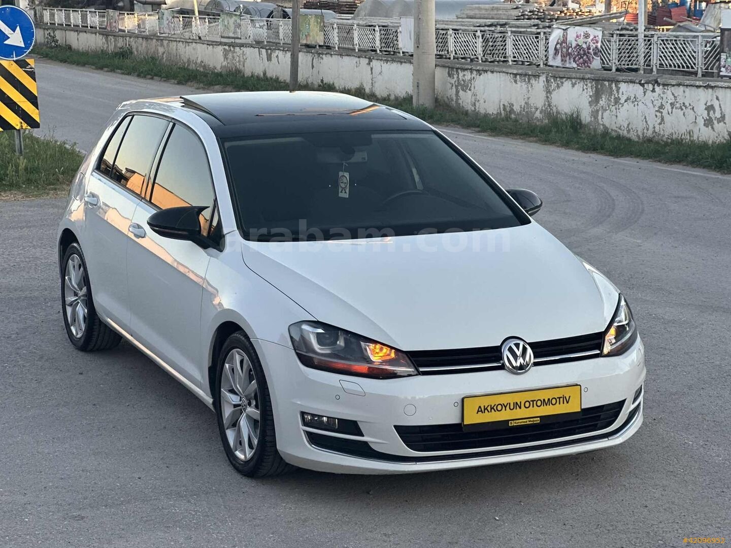 Galeriden Volkswagen Golf 1.6 TDi BlueMotion Highline 2015 Model Konya 226.000 km Beyaz 1